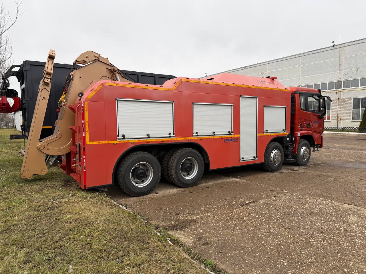 Грузовой эвакуатор на шасси SHACMAN 8x4