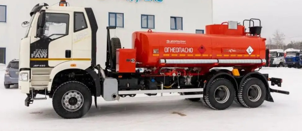 Автотопливозаправщик FAW J6P